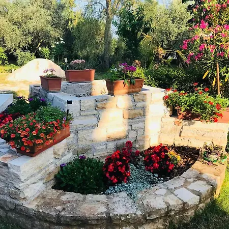 Apartmán Charming Vacation With Garden
