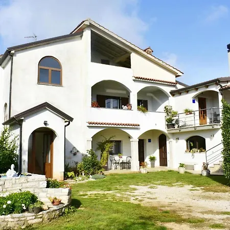 Charming Vacation With Garden